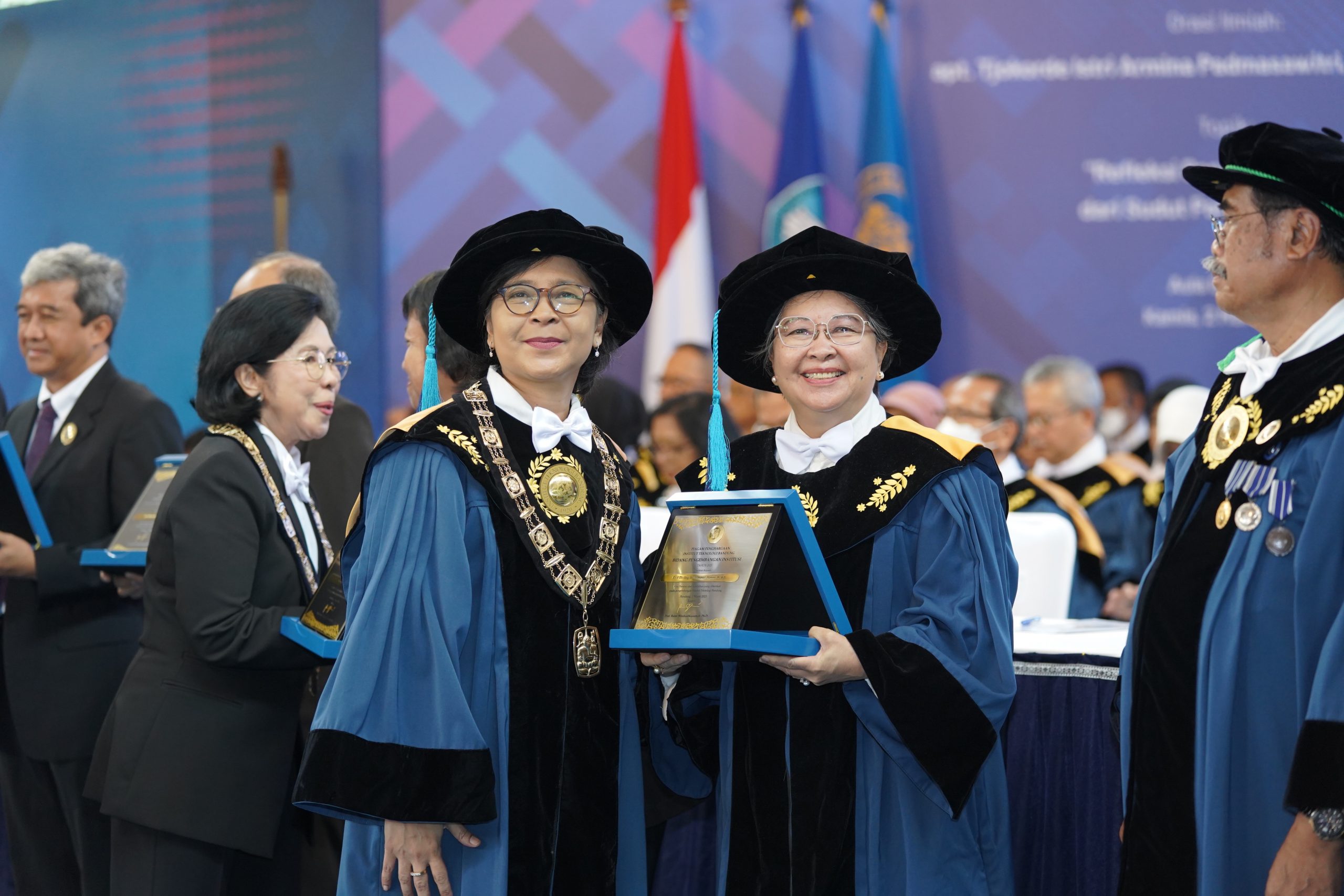 Prof. Dr.-Ing. Ir. Himasari Hanan, M.A.E. (penerima penghargaan bidang Pengembangan Institusi)