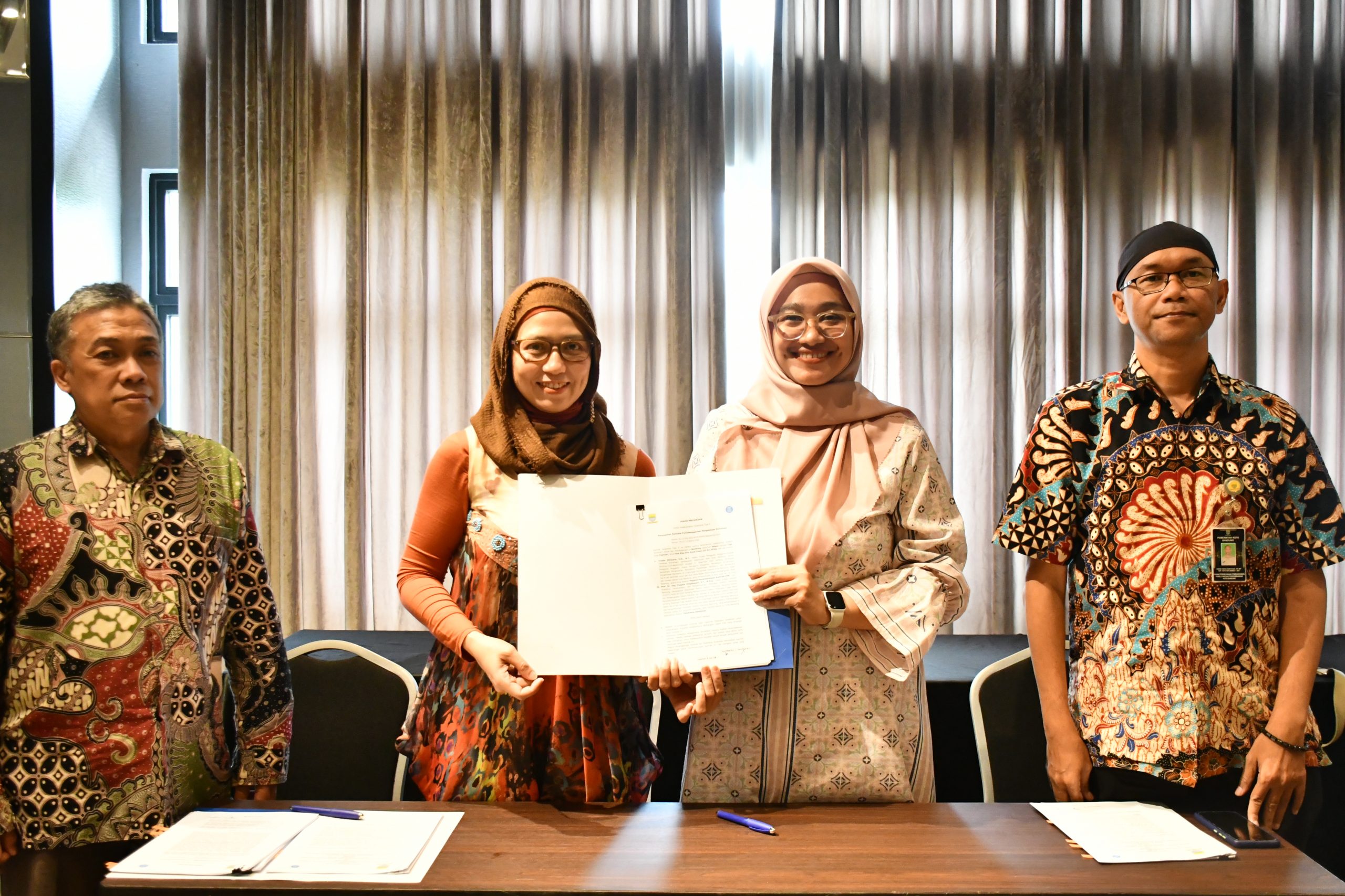 SAPPK ITB dan BAPPERIDA Kota Bandung Tandatangani PKS untuk Perkuat Kolaborasi Pembangunan