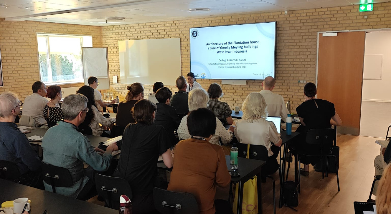 Dosen Arsitektur SAPPK ITB Presentasikan Penelitian Program Top Academic PRESENTING LPDP (WCU) pada Sesi Plantation Worlds, Plantation Architectures di Acara EAHN 2026